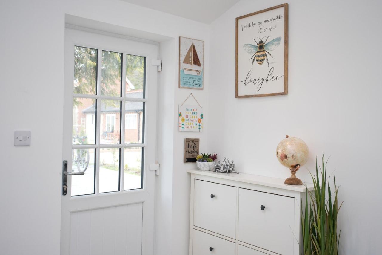 The Bearded Goat Den - A Rural Retreat At This Modern Holiday Cottage Saint Leonards Exteriör bild